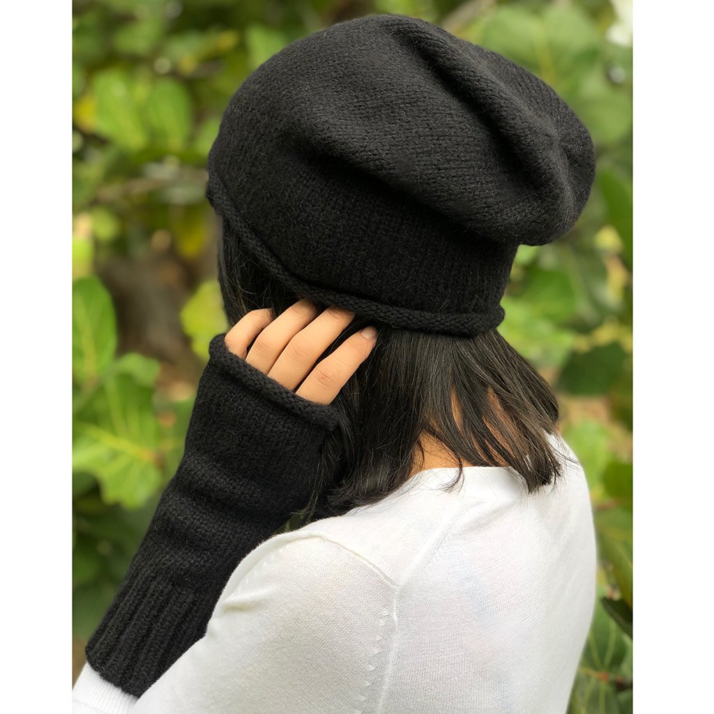 Bonnet en alpaga noir essentiel